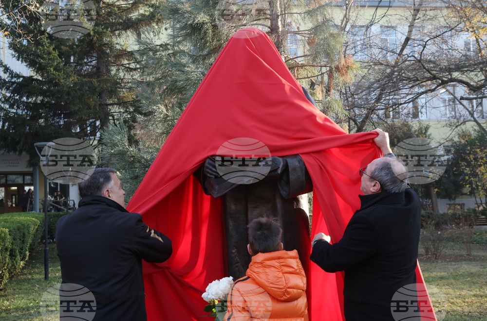 Благовест Сендов - паметник - откриване