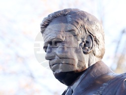 Благовест Сендов - паметник - откриване