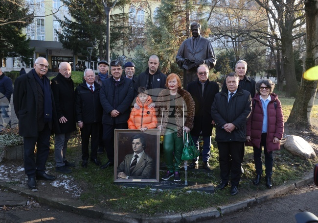 Благовест Сендов - паметник - откриване