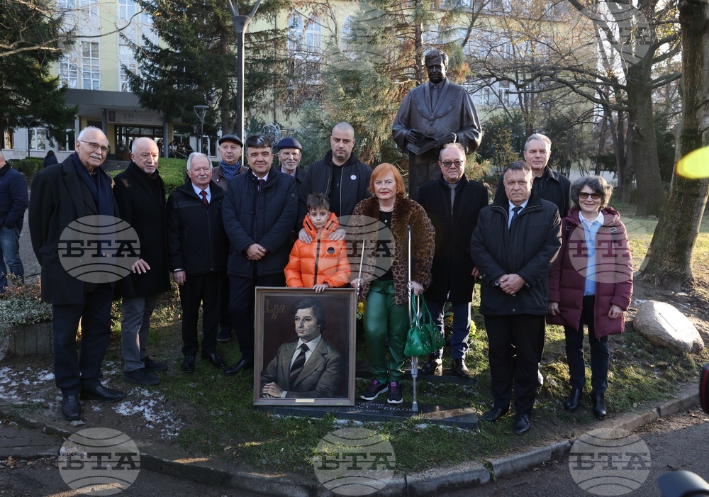 Благовест Сендов - паметник - откриване