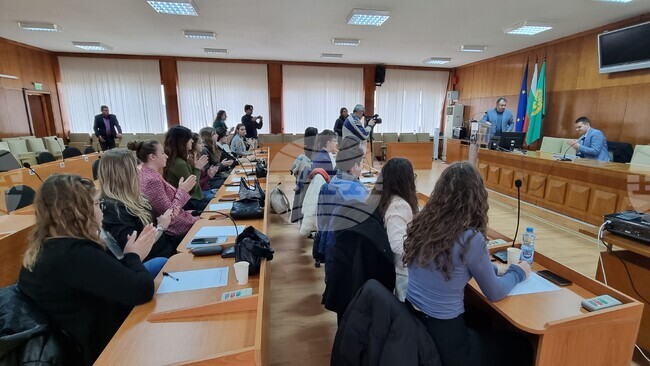 Шуменски ученици се включиха във второ издание на обучението „Млади дипломати в действие“