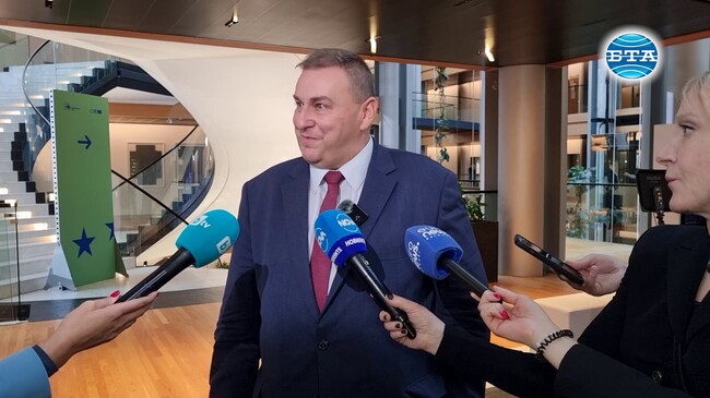 Няма пречки на 12 декември България да не получи единодушно решение за влизане в сухопътен Шенген от 1 януари, смята евродепутатът Емил Радев