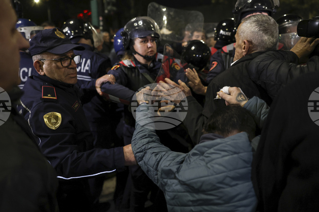 Над 40 души са били задържани след вчерашния протест на албанската опозиция в Тирана
