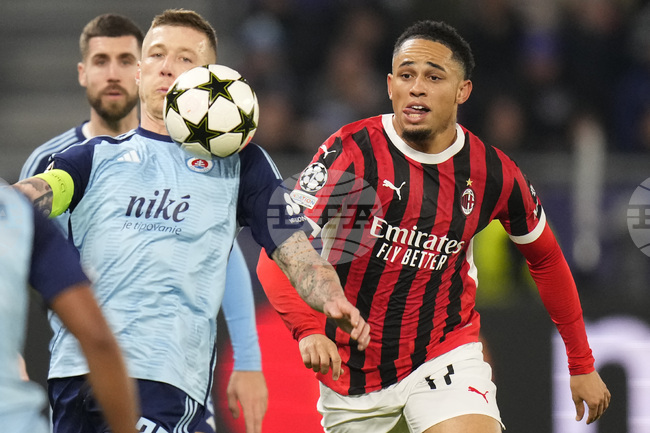 Лийдс привлече Окафор от Милан