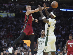 Bucks Heat Basketball