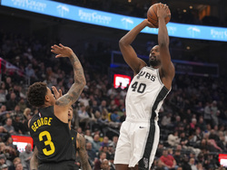 Spurs Jazz Basketball