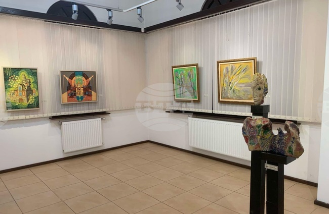 Групата на плевенските художници представя изложба в Севлиево