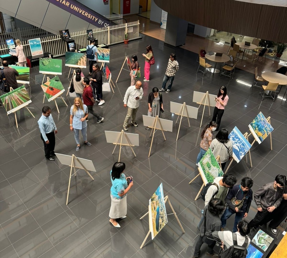 Фотоизложба „България от птичи поглед“ бе открита в индонезийския университет „БИНУС“