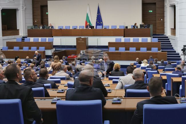 Парламентът възобнови заседанието си и ще бъде направен седми опит за избор на председател на институцията