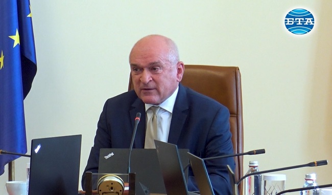 Всички очакваме политическите сили да постигнат консенсус и да сформират мнозинство, заяви служебният премиер Главчев