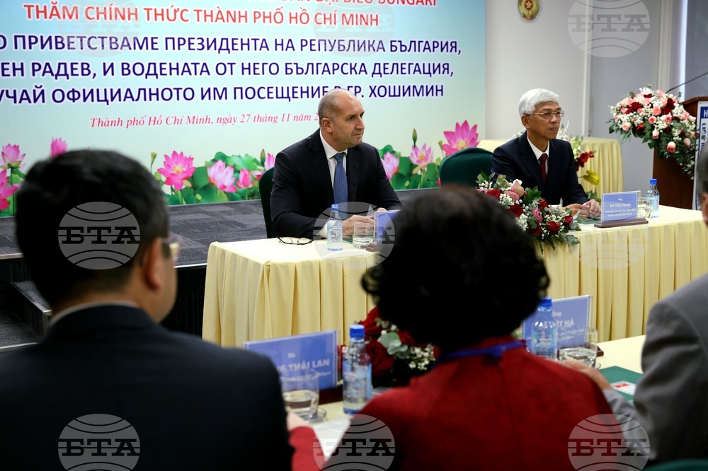 Виетнам - Хайфонг - Румен Радев - среща с асоциацията за приятелство "Виетнам-България"