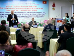 Виетнам - Хайфонг - Румен Радев - среща с асоциацията за приятелство "Виетнам-България"