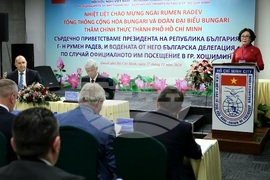 Виетнам - Хайфонг - Румен Радев - среща с асоциацията за приятелство "Виетнам-България"