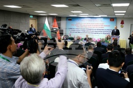 Виетнам - Хайфонг - Румен Радев - среща с асоциацията за приятелство "Виетнам-България"