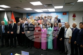 Виетнам - Хайфонг - Румен Радев - среща с асоциацията за приятелство "Виетнам-България"