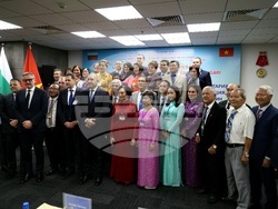 Виетнам - Хайфонг - Румен Радев - среща с асоциацията за приятелство "Виетнам-България"