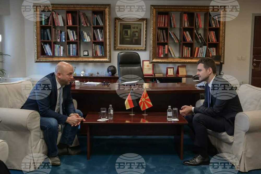 Евроинтеграцията на Северна Македония е била сред темите на разговора на министъра на външните работи Муцунски и Мануел Сарацин в Скопие