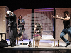 „Не забравяйте да се подпишете“ в Младежкия театър, снимка – Младежки театър/Иван Дончев