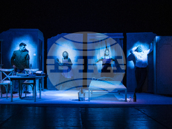 „Не забравяйте да се подпишете“ в Младежкия театър, снимка – Младежки театър/Иван Дончев