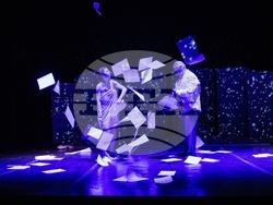 „Не забравяйте да се подпишете“ в Младежкия театър, снимка –  Младежки театър/ Иван Дончев /