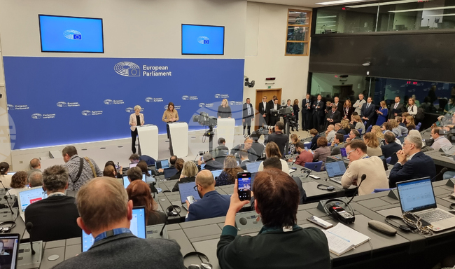 Франция - Страсбург - Урсула фон дер Лайен - Роберта Мецола