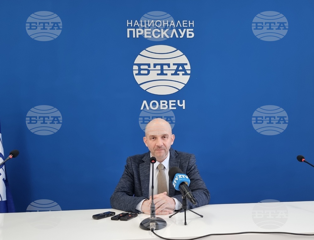 За една година от началото на мандата Общинският съвет в Ловеч няма нито едно решение в полза на гражданите, каза председателят Стефан Тихолов