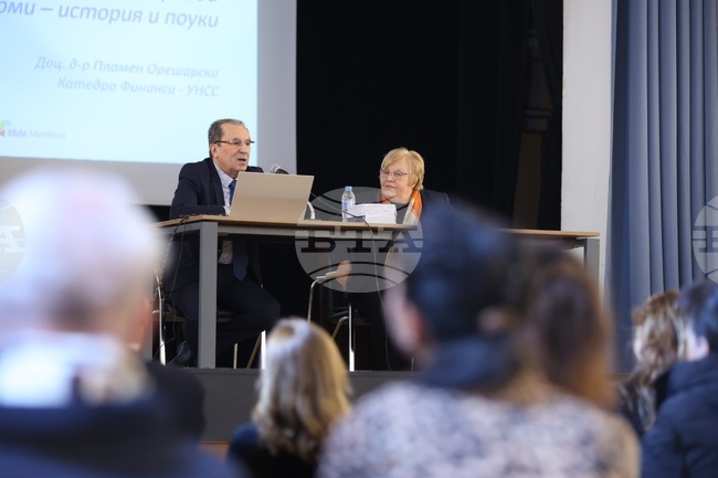 Ако в следващите години не сменим политиките и не въведем основни елементи на фискалната консолидация, ни очакват тежки времена, смята Пламен Орешарски