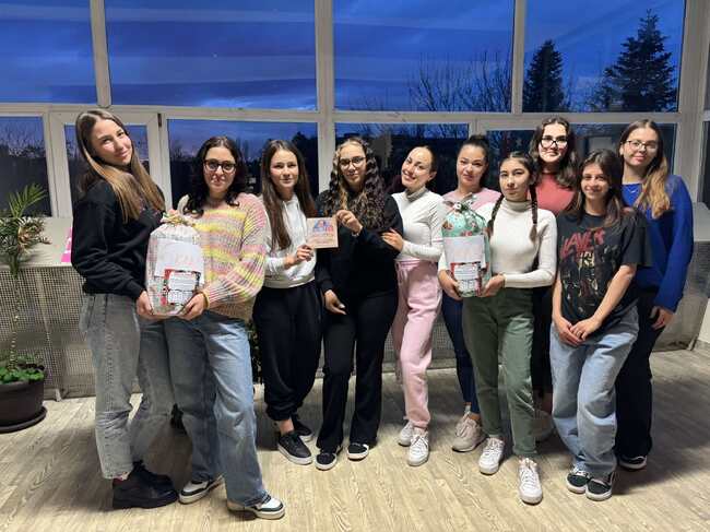 Зрелостници на Второ средно училище в Търговище инициираха благотворителна кампания за Неонатологичното отделение в града