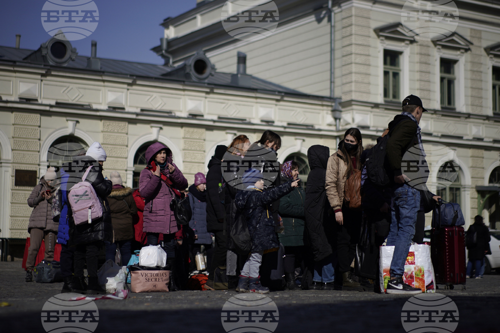 Потокът от бежанци от Украйна намалява, но съседните страни се затрудняват да им осигурят подслон