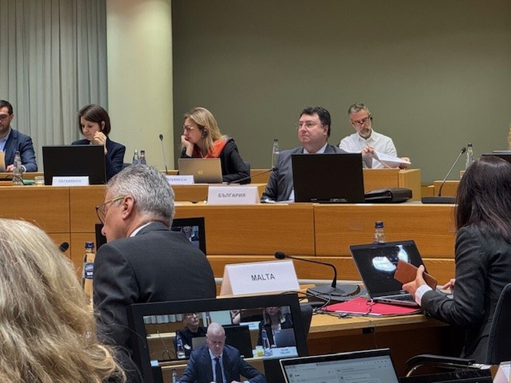 МВнР: Посланиците на държавите-членки на ЕС постигнаха предварително съгласие по проекта на решение за отпадане на проверките на вътрешните сухоземни граници за България и Румъния