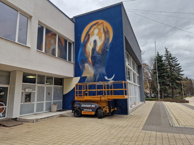 Посланиците на три държави ще пристигнат в Перник за откриването на стенопис, свързан с 20-годишнина от приемането на България в НАТО