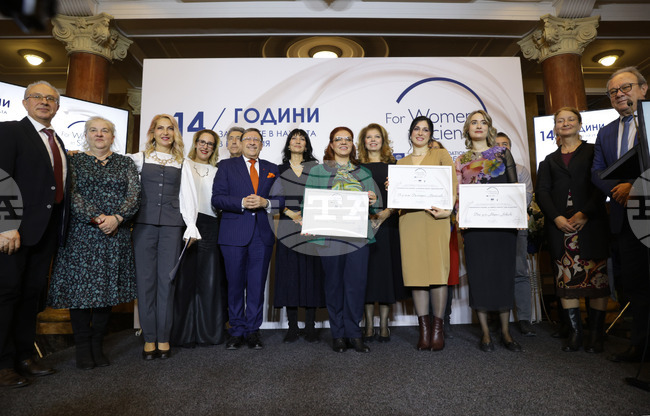 Любознателност и търпение са в основата на научния успех, казаха трите лауреатки в конкурса „За жените в науката“ 2024 