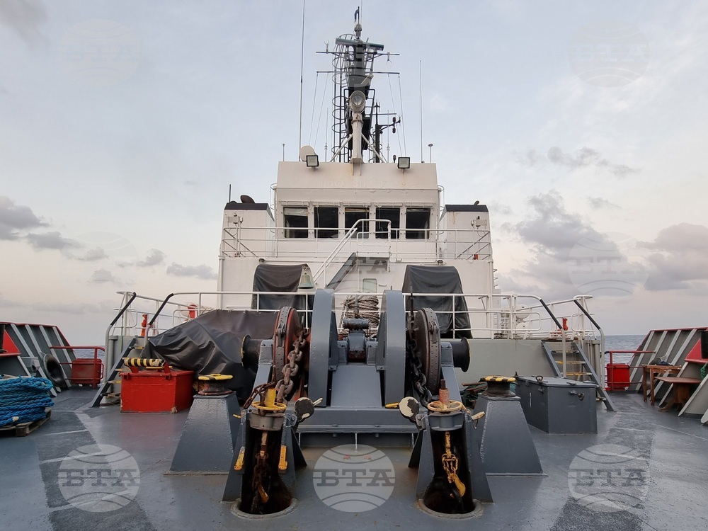 Day 39: Harbour Pilot, Tugboat to Assist in Docking Sv. Sv. Kiril i Metodii in Mar del Plata Port