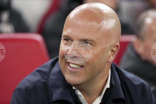 Ибрахима Конате е под въпрос за Ливърпул за домакинския сблъсък от Висшата лига в неделя с шампиона Манчестър Сити, Арне Слот записа с похвали Пеп Гуардиола