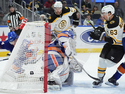 Bruins Islanders Hockey