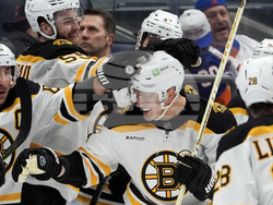 Bruins Islanders Hockey
