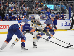 Bruins Islanders Hockey