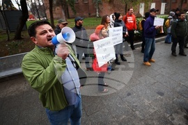 Столична община - протест - застрояване на градинка