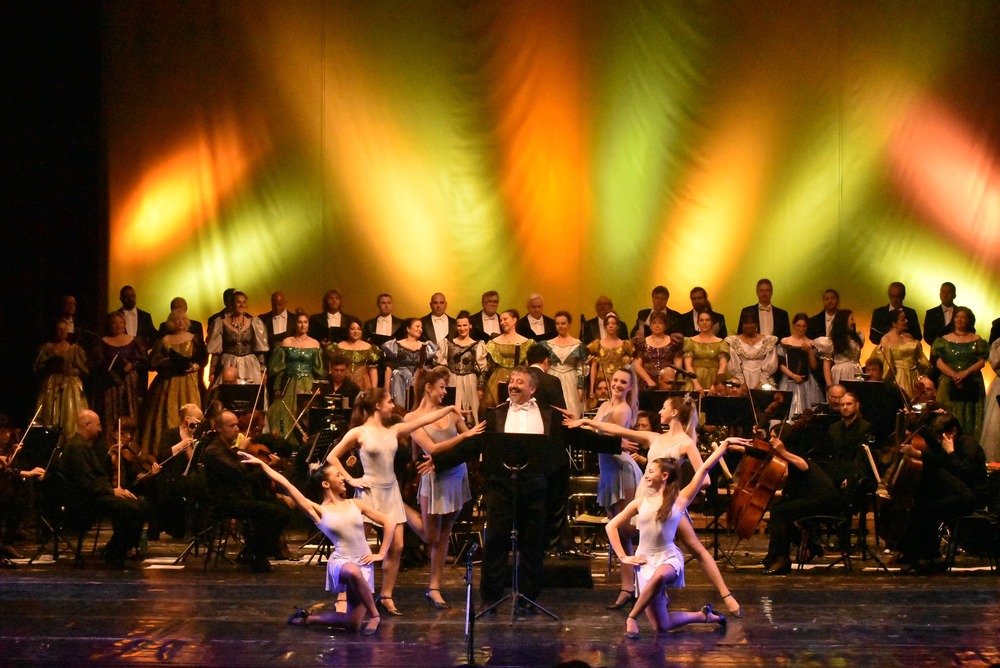 Деян Павлов ще дирижира оперетната гала "Любов, шампанско и кан-кан" в Бургас