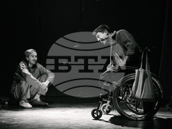 Режисьорът Йордан Славейков поставя пиесата „Прашка“ в I am Studioэ. Снимка: Марин Кафеджийски