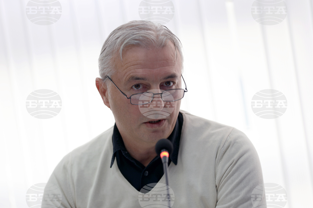 Обърнахме внимание на учениците, че улиците и училищата са направени и с европейски пари, каза управителят на ОИЦ в Благоевград