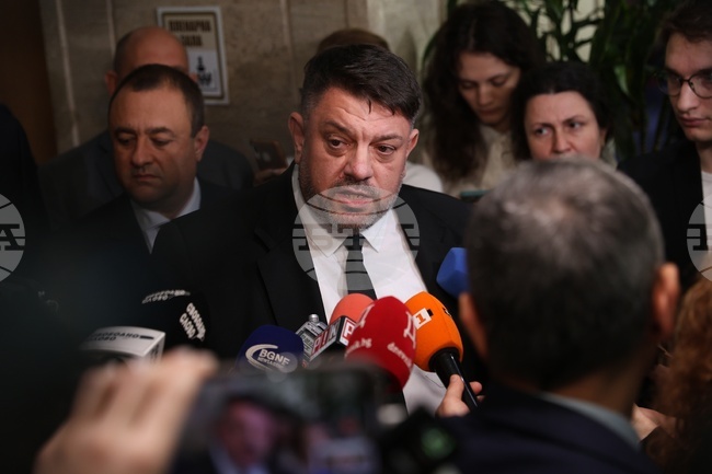 "БСП - Обединена левица" призова парламентарните сили да оттеглят кандидатите си за председател на 51-вото НС