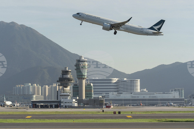 Пътник на авиокомпания "Катай" се опитал да отвори вратата на самолета по време на полет от Бостън до Хонконг 