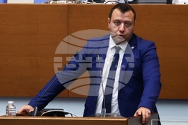 Народно събрание - заседание -  Петър Петров