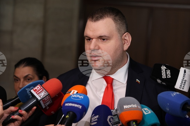 Делян Пеевски заяви, че няма да отиде на консултациите при президента, но групата на "ДПС-Ново начало" ще се отзове