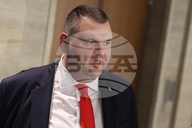 Народно събрание - кулоари - Делян Пеевски - брифинг