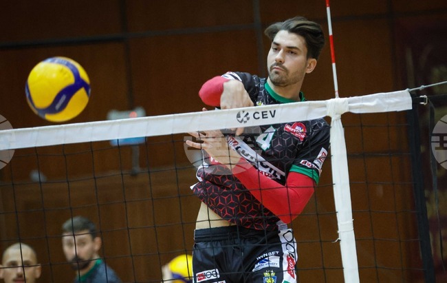 Волейболният Нефтохимик се раздели с френския състезател Франсоа Ребейрол