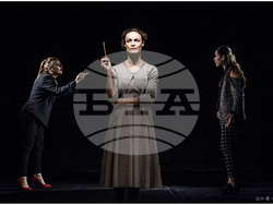 На 29 ноември е юбилейното 50-о представление на „Хаос“ в „Театър 199“. Снимка: Иван Дончев