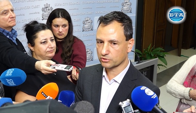 От ГЕРБ-СДС трябва да отговорят защо блокираха доклада за промяна в бюджета на София, каза общинският съветник Бойко Димитров