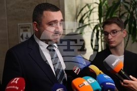 Народно събрание - кулоари - ПП „Възраждане" - брифинг - Даниел Проданов